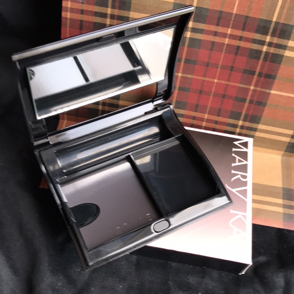 Mary Kay Compact - Picture 2 of 3